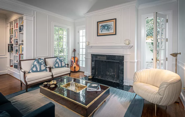 The ingenious combination of moulding and door