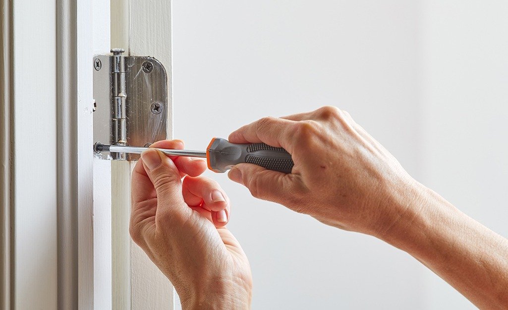 Installing door hinges