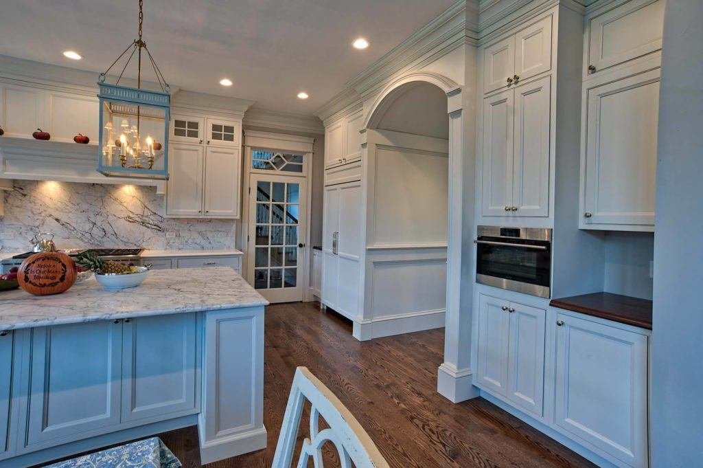 match moulding with Cabinets