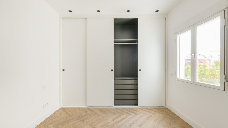 Door Decoration – Space-Saving Solutions