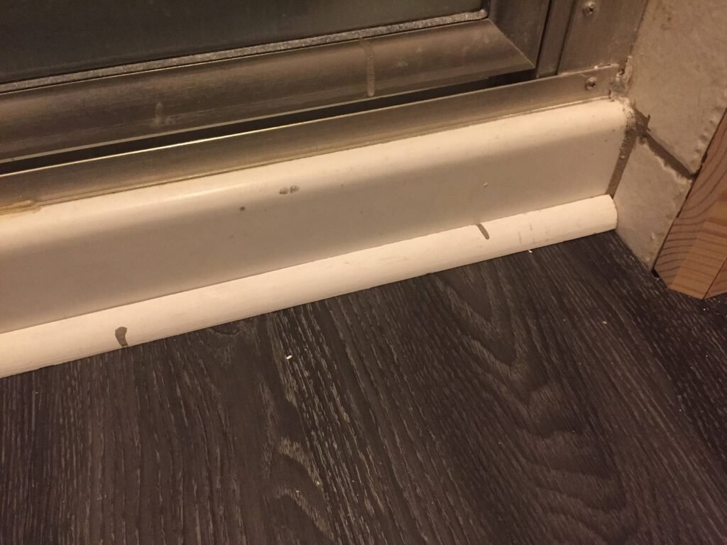 bathroom quarter round